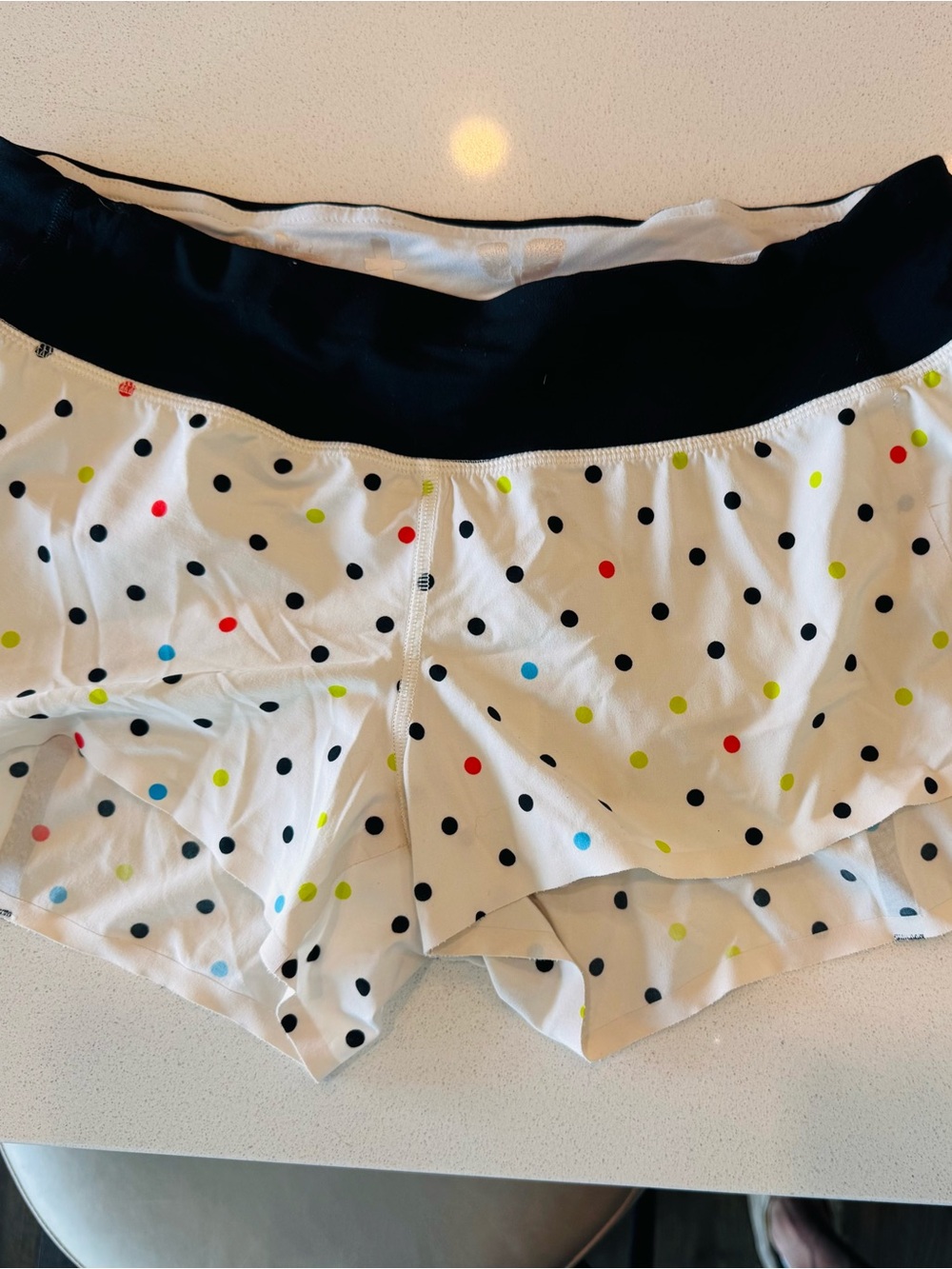 Lululemon Seawheeze Women’s limited ed. White Polka Dot Shorts 6